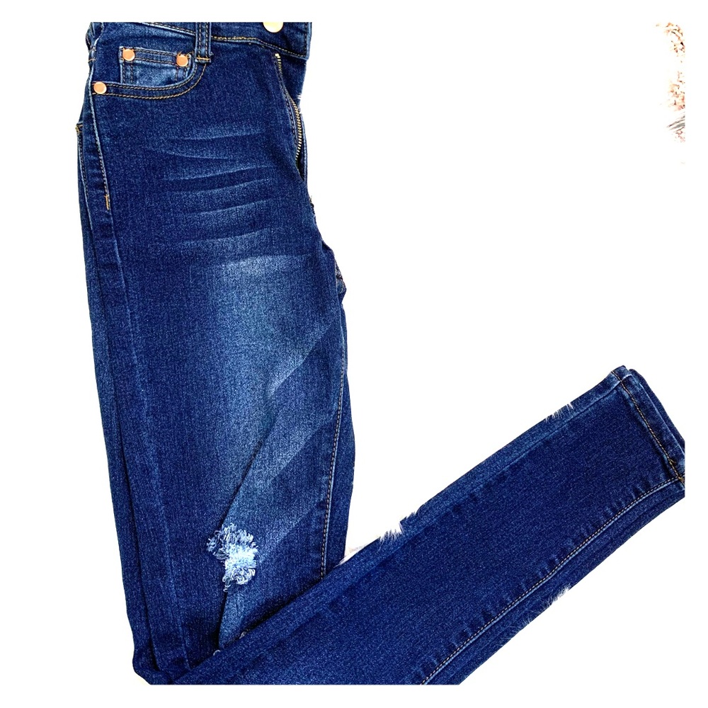 FASHION NOVA SKINNY JEANS